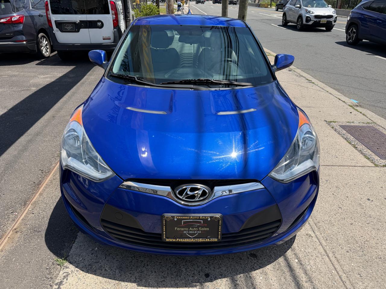 Hyundai Veloster Base 2012