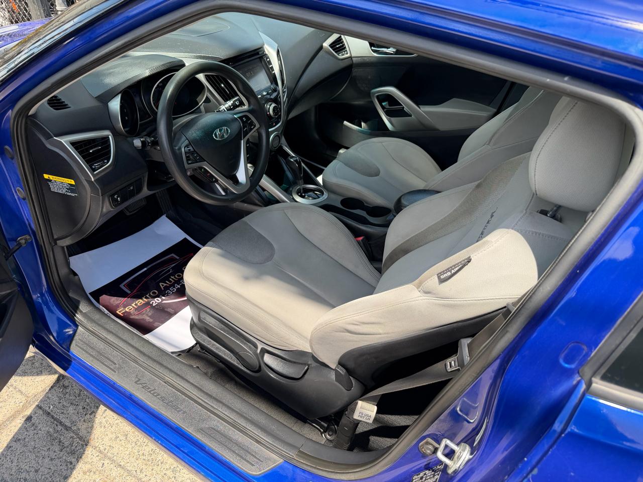 Hyundai Veloster Base 2012