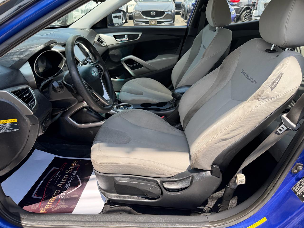 Hyundai Veloster Base 2012