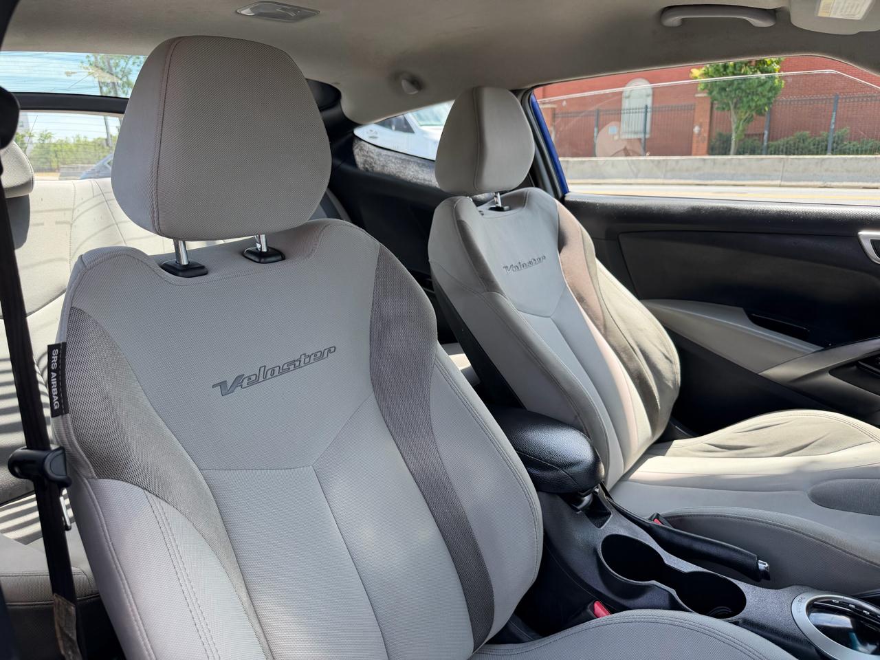 Hyundai Veloster Base 2012