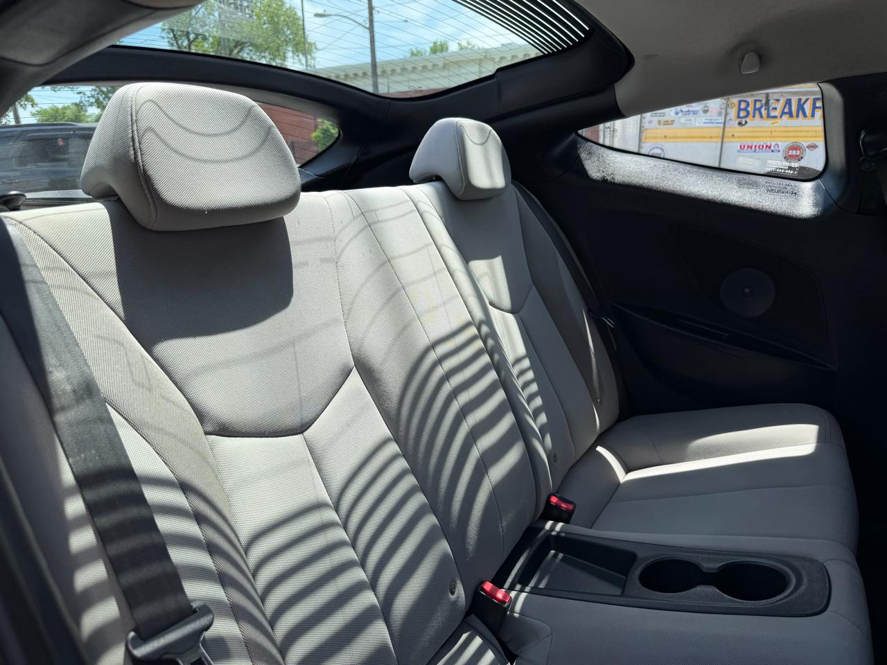 Hyundai Veloster Base 2012