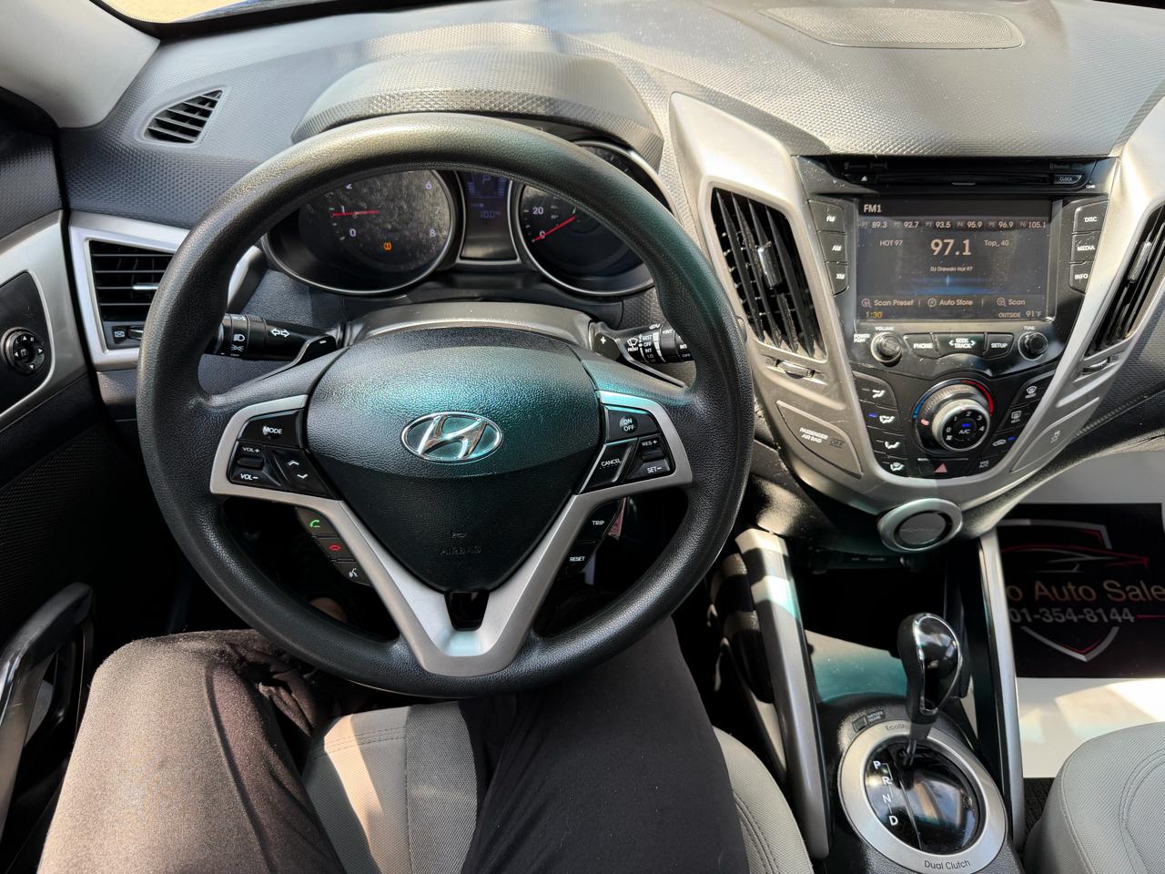 Hyundai Veloster Base 2012