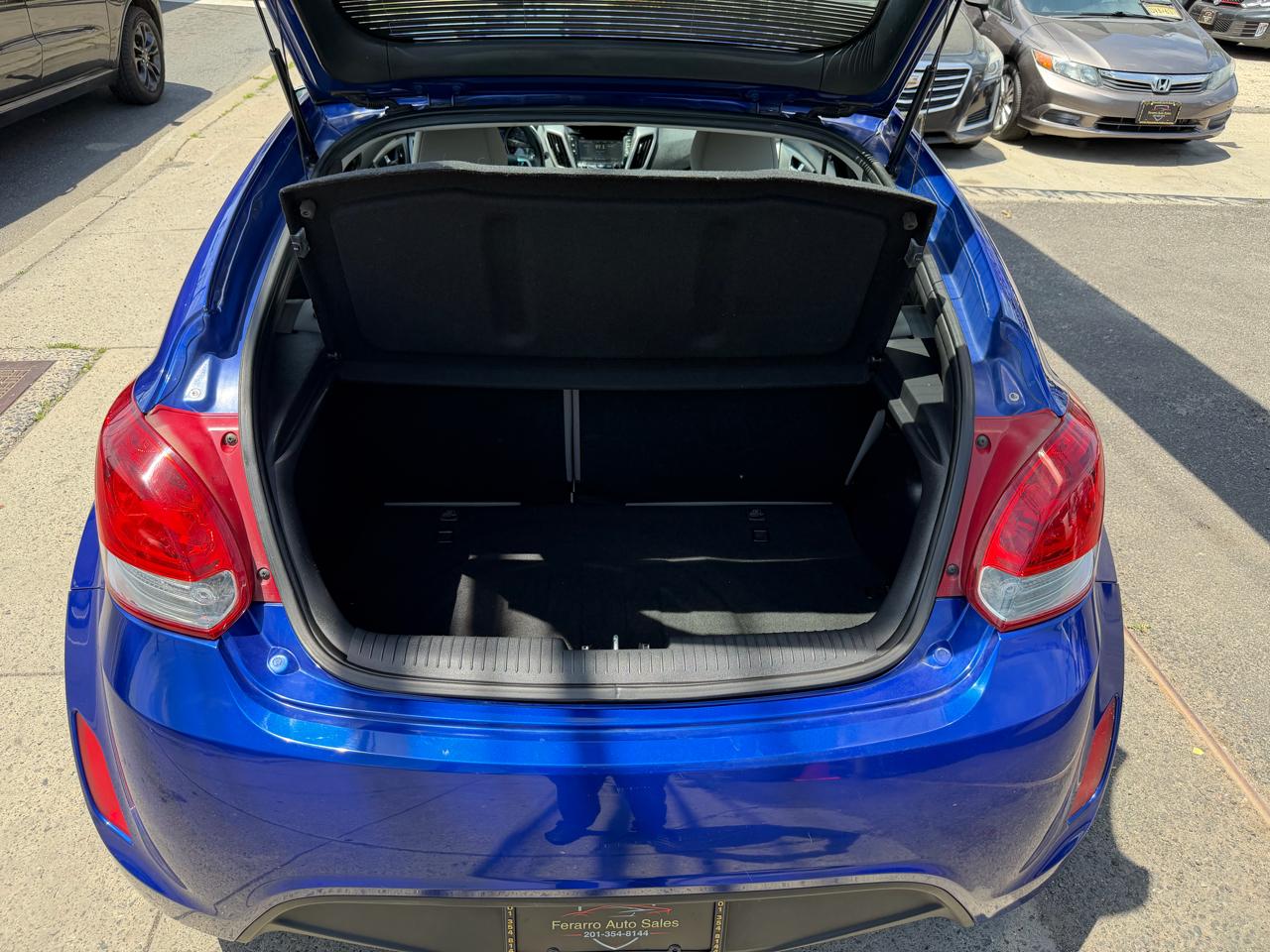 Hyundai Veloster Base 2012