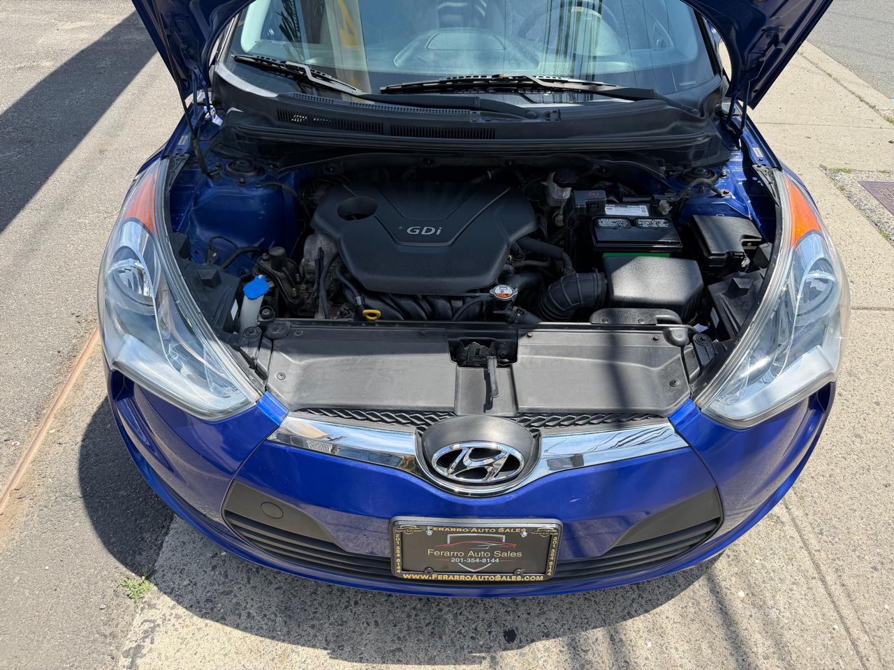 Hyundai Veloster Base 2012