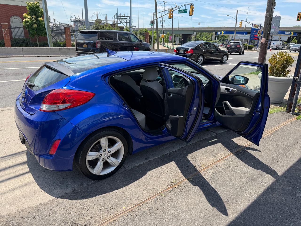 Hyundai Veloster Base 2012