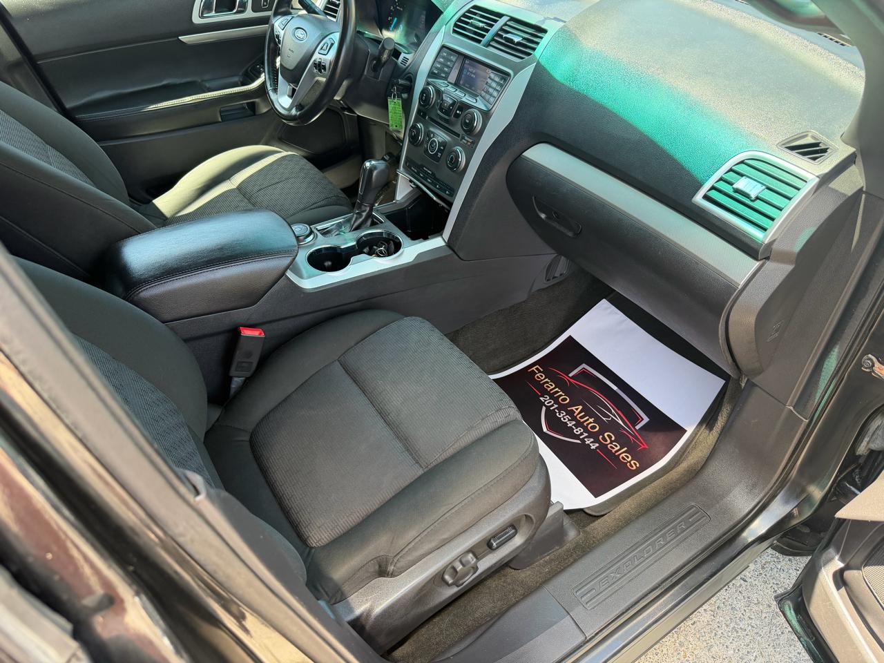 Ford Explorer 4dr XLT 4WD 2015