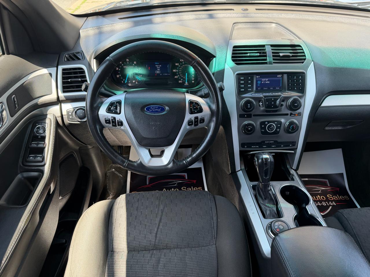Ford Explorer 4dr XLT 4WD 2015