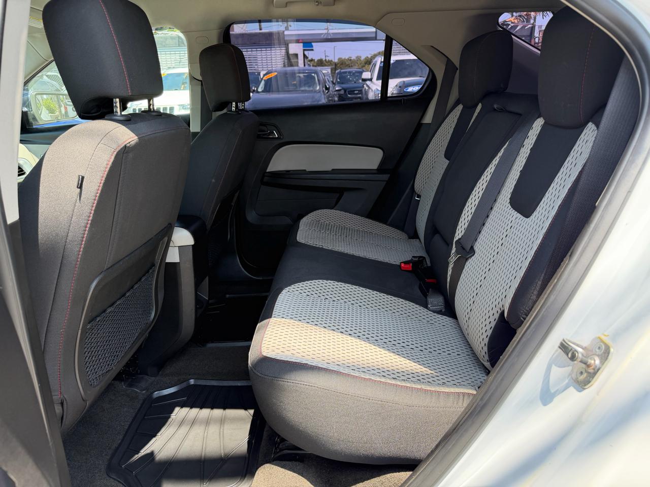 Chevrolet Equinox LS 2WD 2011