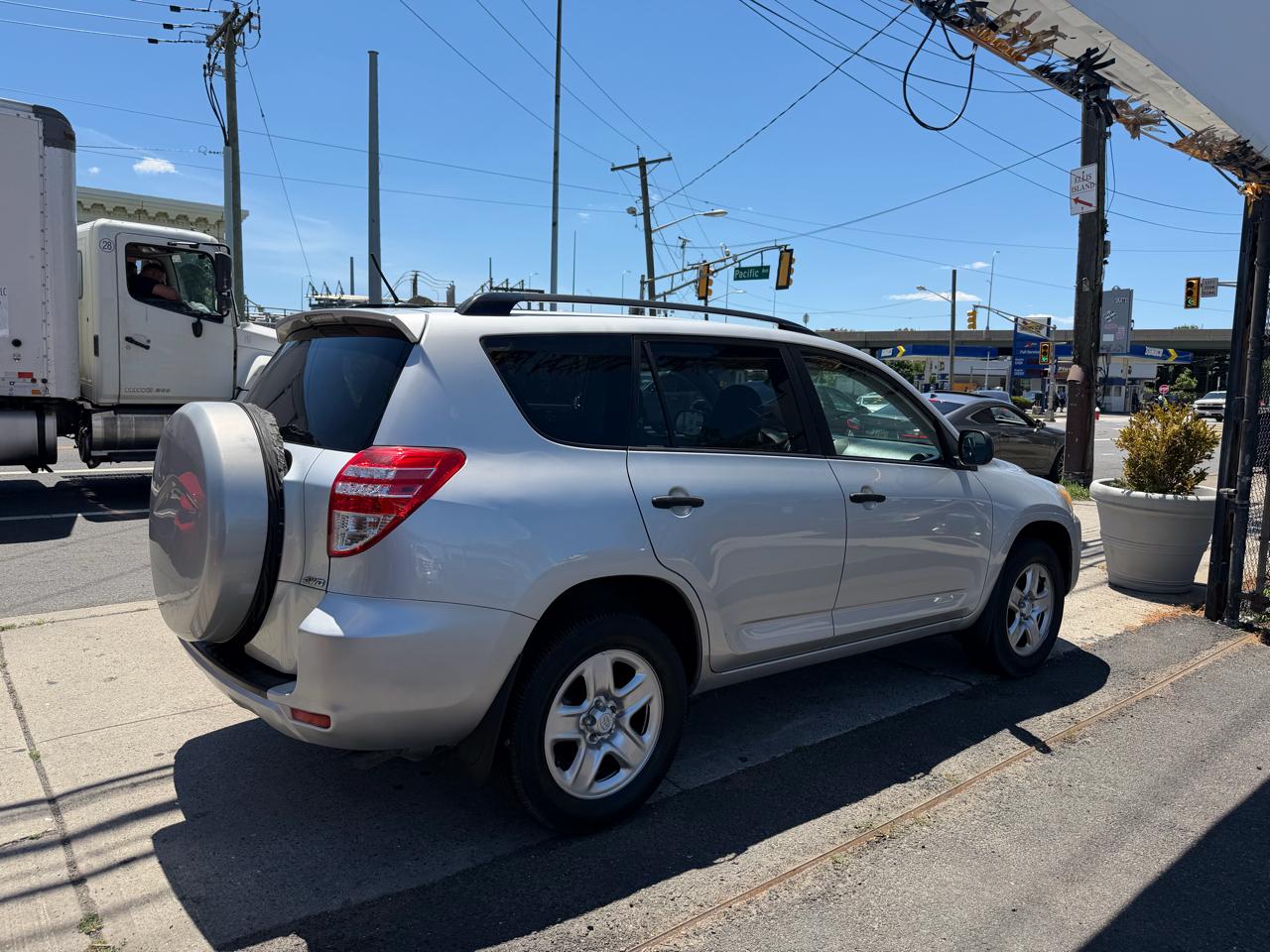 Toyota RAV4 Base I4 4WD 2010