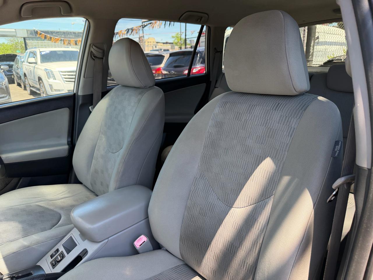 Toyota RAV4 Base I4 4WD 2010