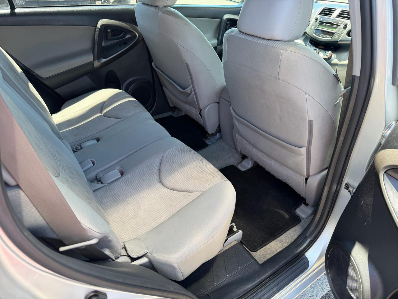 Toyota RAV4 Base I4 4WD 2010
