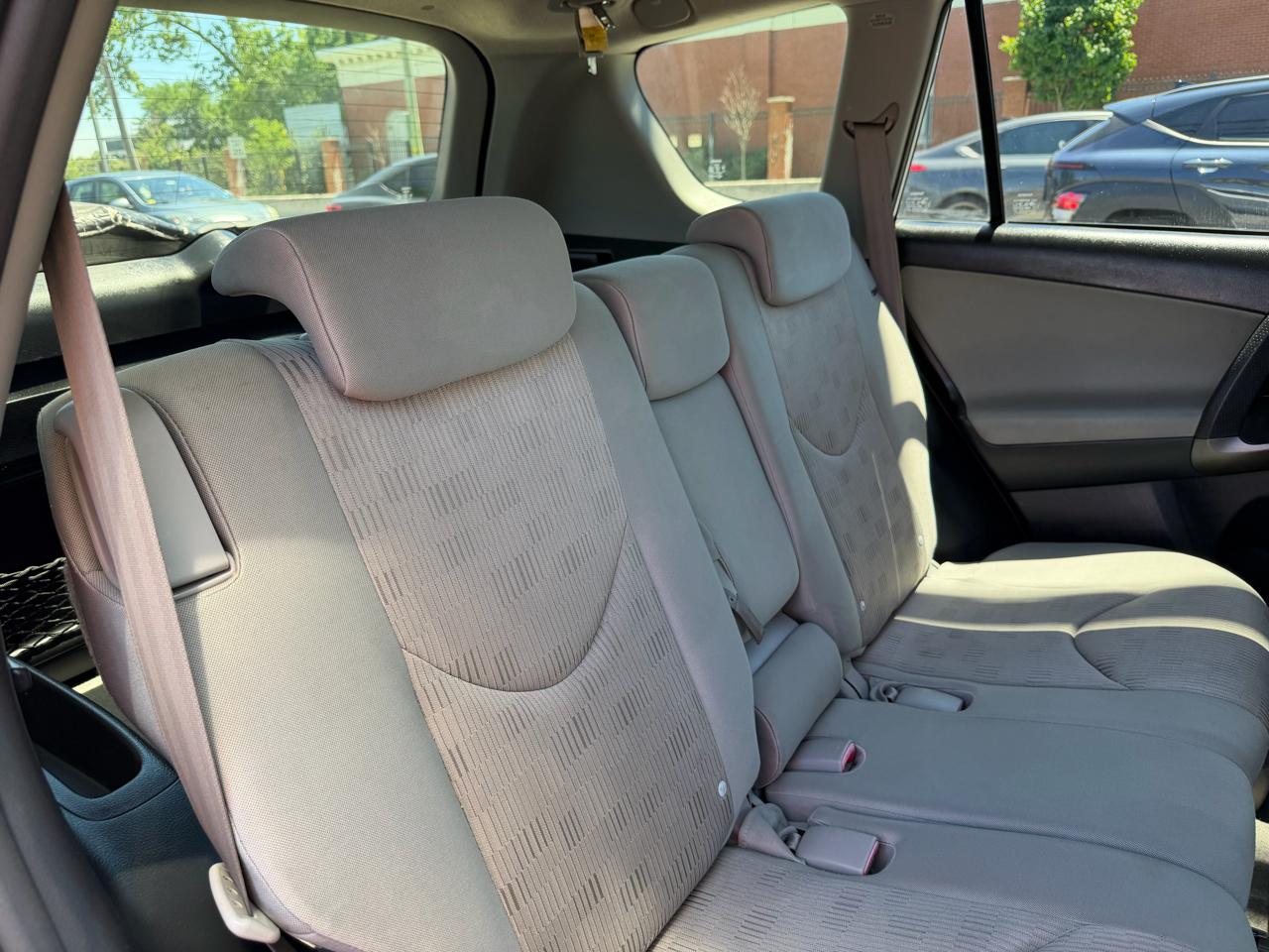Toyota RAV4 Base I4 4WD 2010