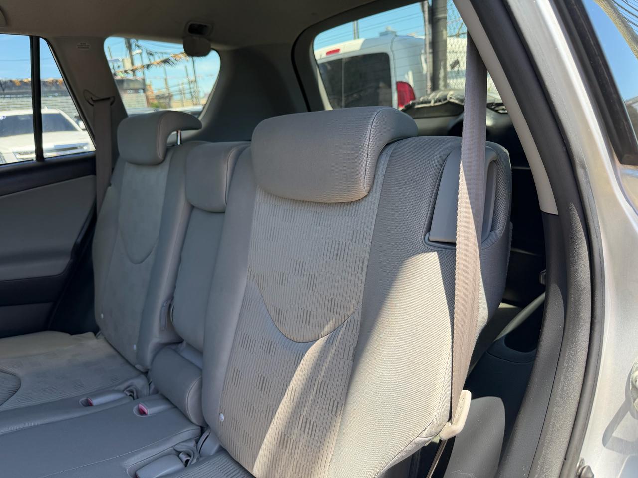 Toyota RAV4 Base I4 4WD 2010