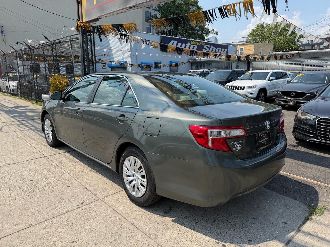 Toyota Camry 4dr Sdn LE Auto 2012