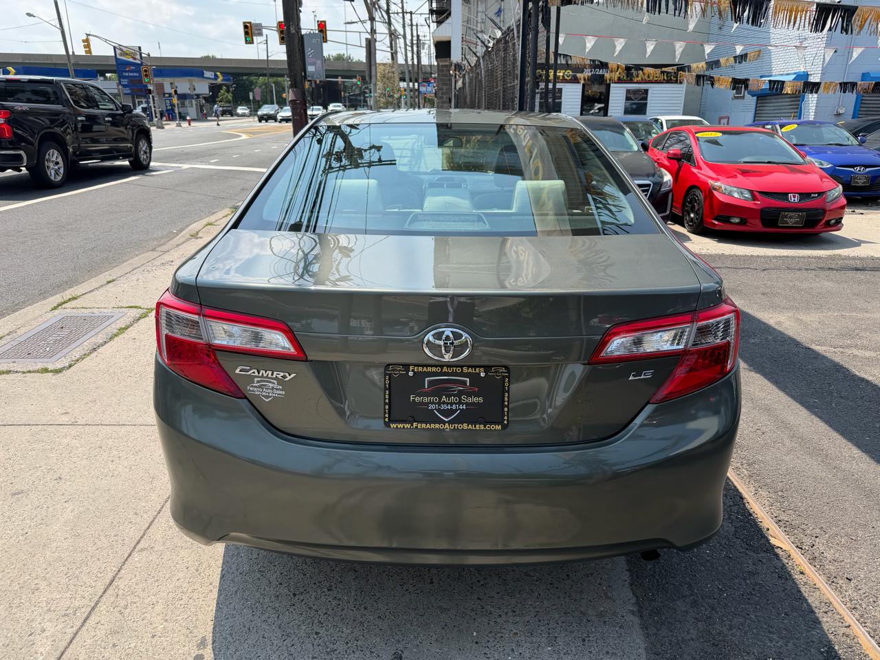 Toyota Camry 4dr Sdn LE Auto 2012