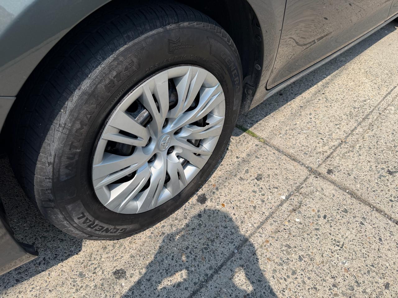 Toyota Camry 4dr Sdn LE Auto 2012