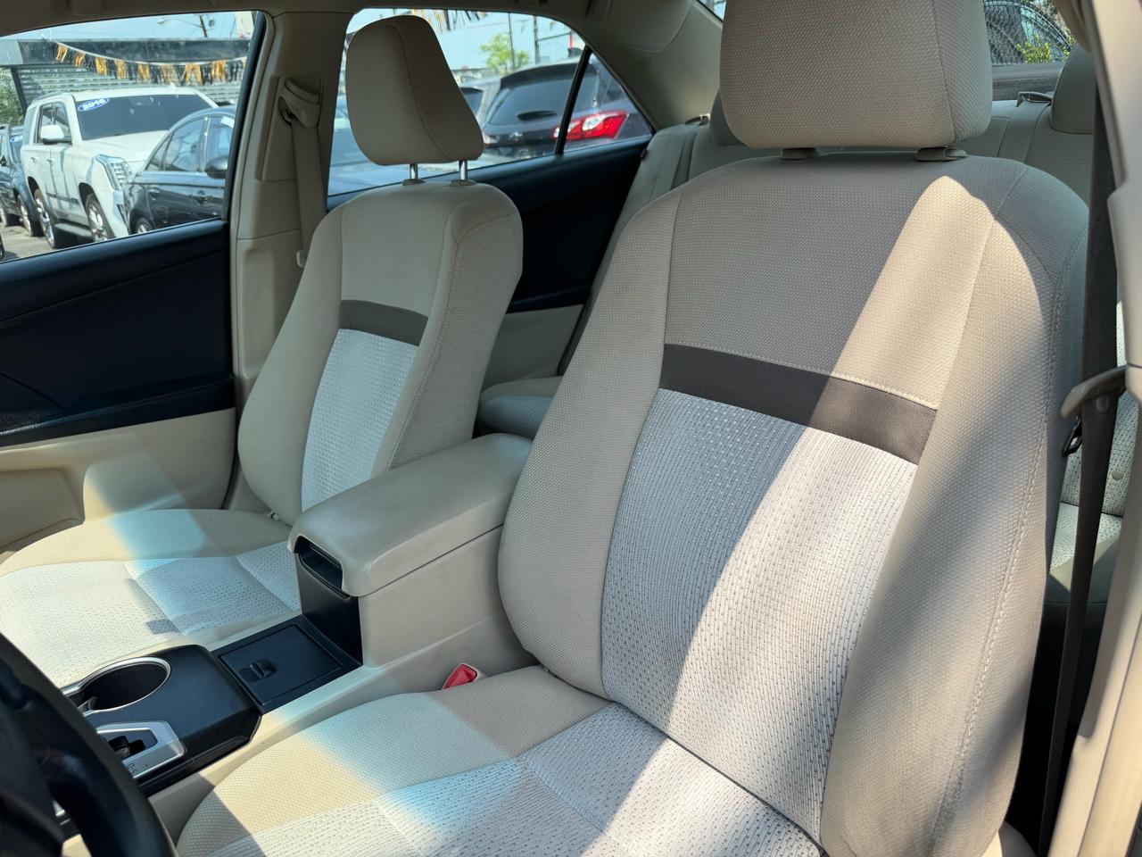 Toyota Camry 4dr Sdn LE Auto 2012