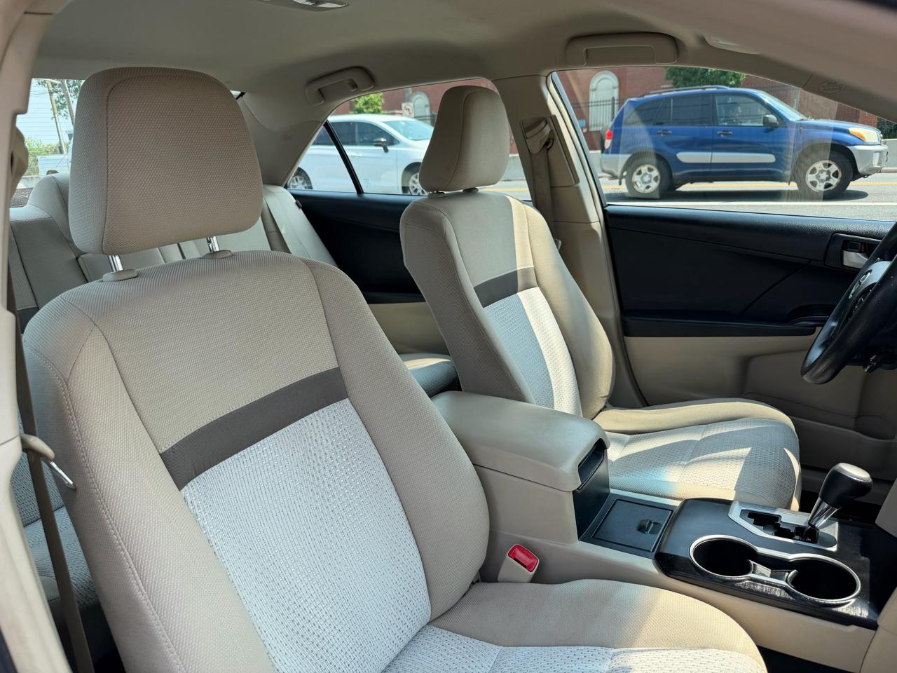 Toyota Camry 4dr Sdn LE Auto 2012