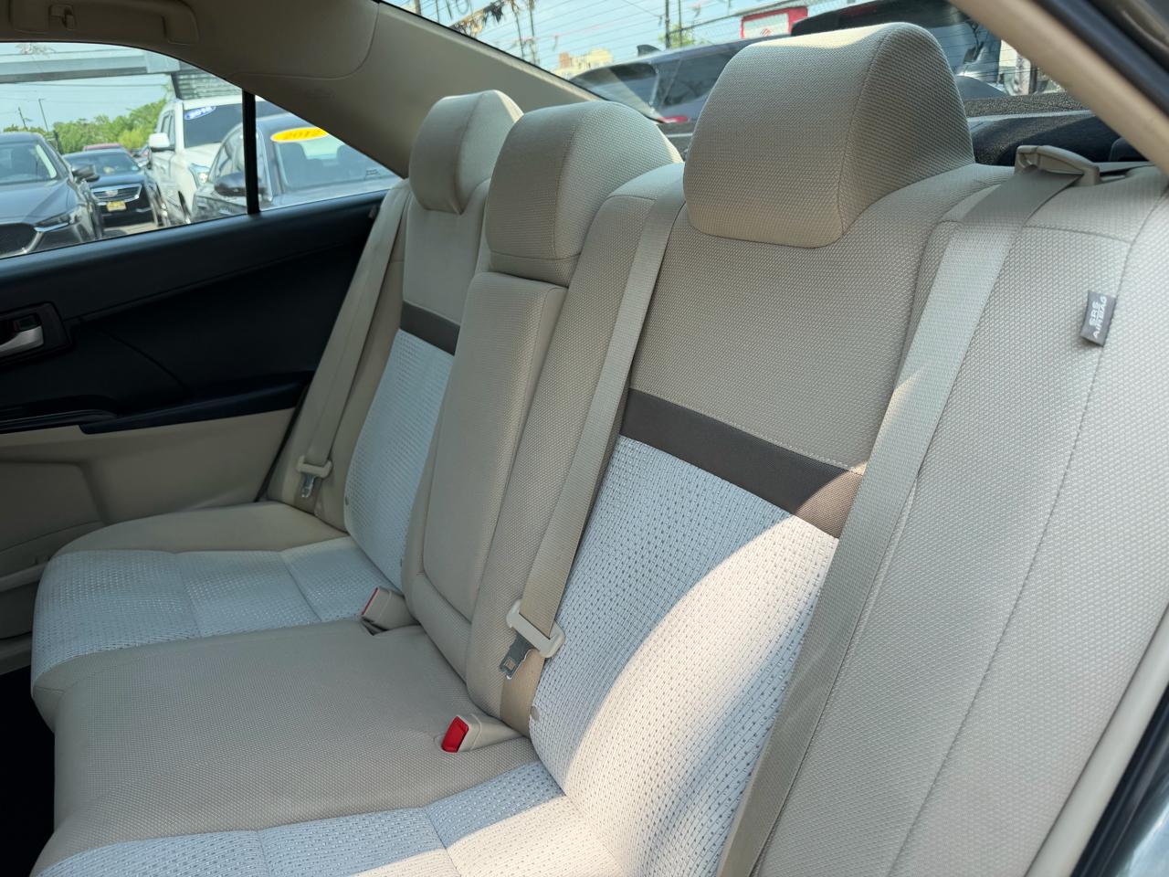 Toyota Camry 4dr Sdn LE Auto 2012