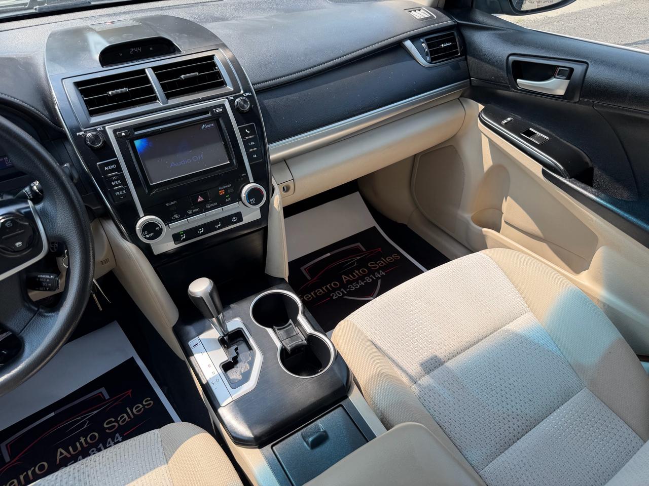 Toyota Camry 4dr Sdn LE Auto 2012