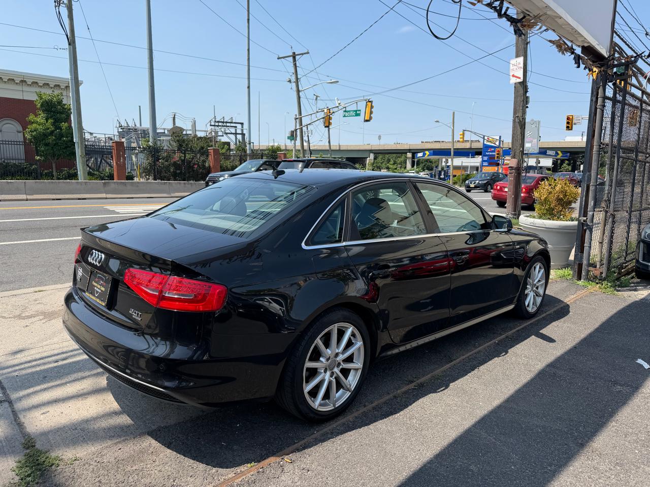 Audi A4 2.0T Sedan quattro Tiptronic 2015