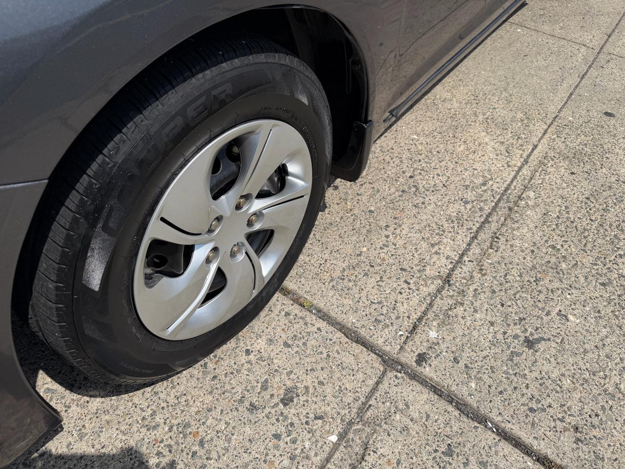 Honda Civic LX Sedan 5-Speed AT 2013