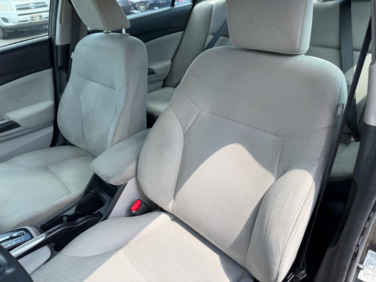 Honda Civic LX Sedan 5-Speed AT 2013