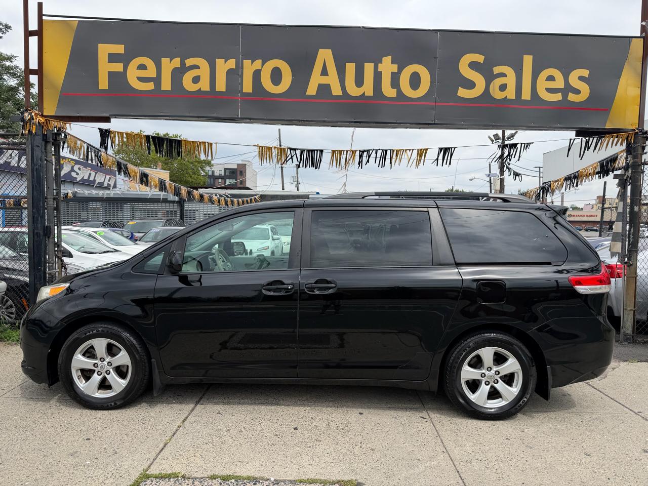 Toyota Sienna LE FWD 8-Passenger V6 2014