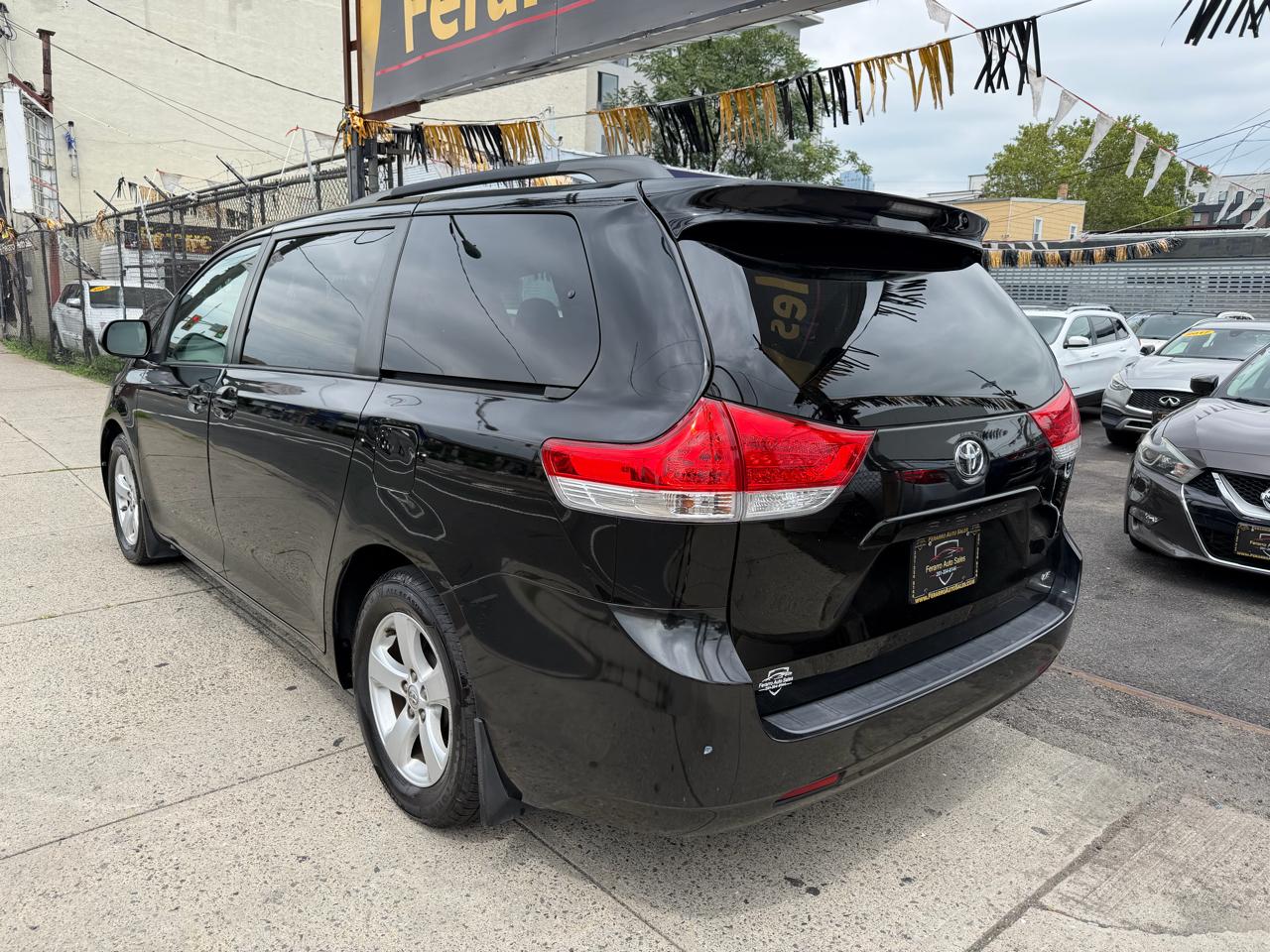 Toyota Sienna LE FWD 8-Passenger V6 2014