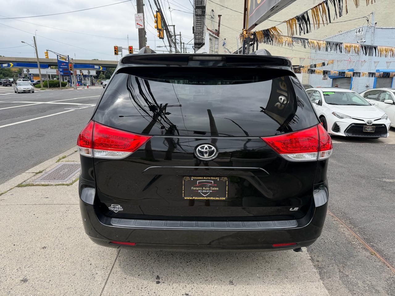 Toyota Sienna LE FWD 8-Passenger V6 2014