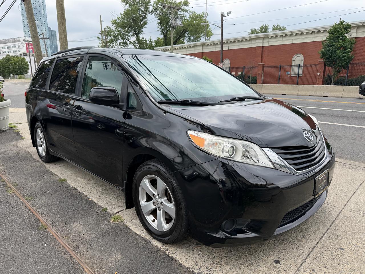 Toyota Sienna LE FWD 8-Passenger V6 2014