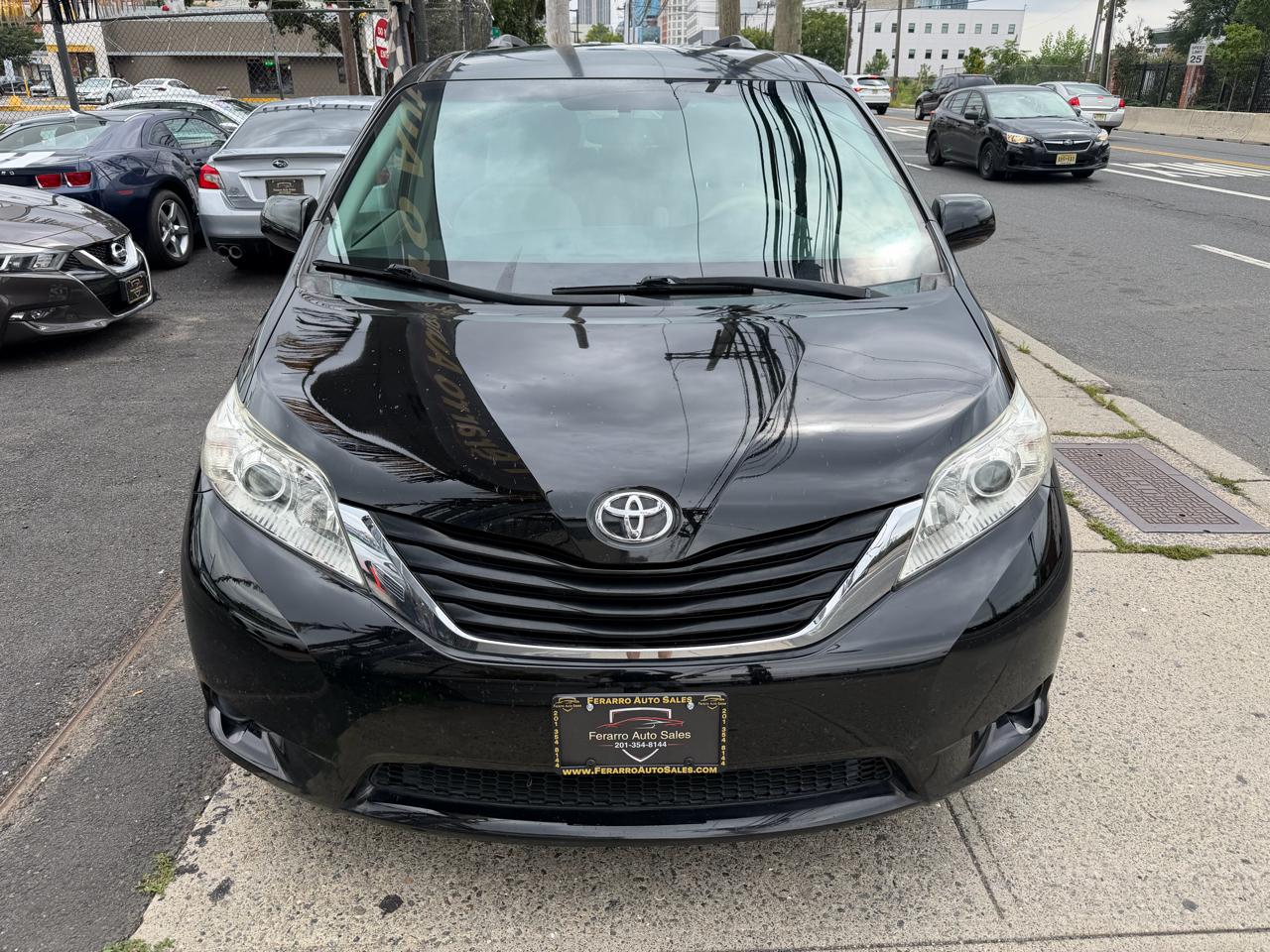 Toyota Sienna LE FWD 8-Passenger V6 2014
