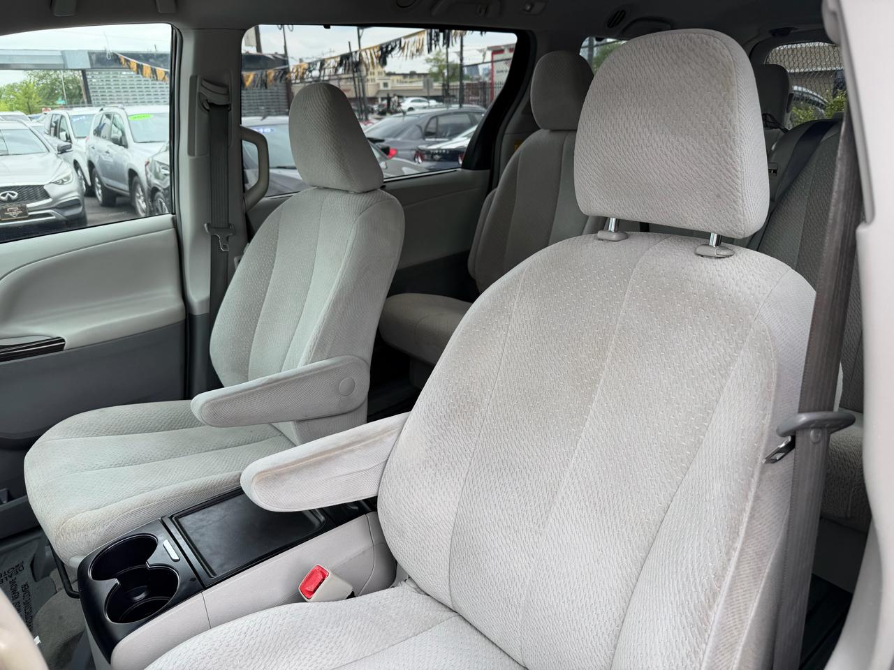 Toyota Sienna LE FWD 8-Passenger V6 2014