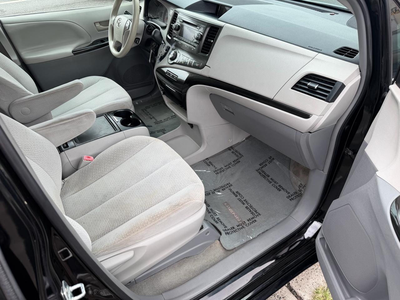 Toyota Sienna LE FWD 8-Passenger V6 2014