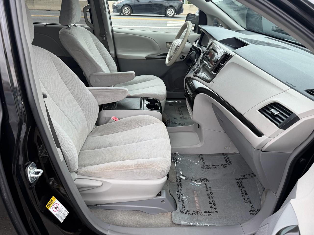 Toyota Sienna LE FWD 8-Passenger V6 2014