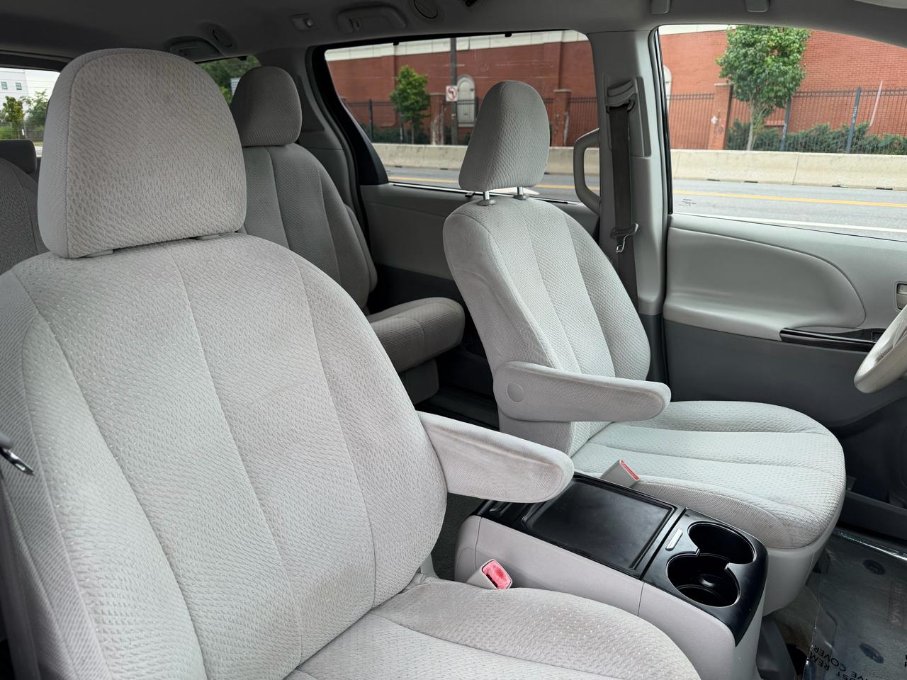 Toyota Sienna LE FWD 8-Passenger V6 2014