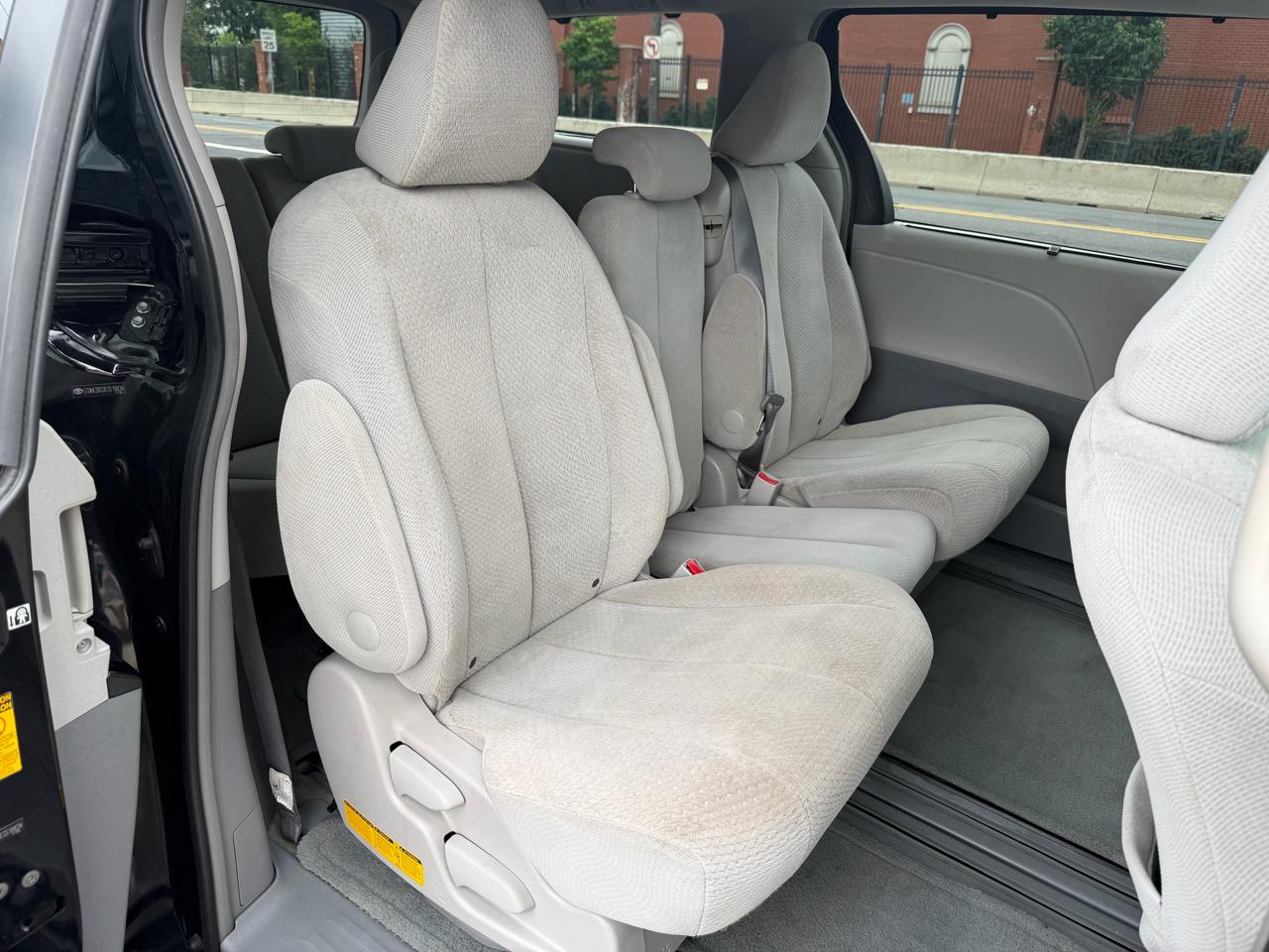 Toyota Sienna LE FWD 8-Passenger V6 2014