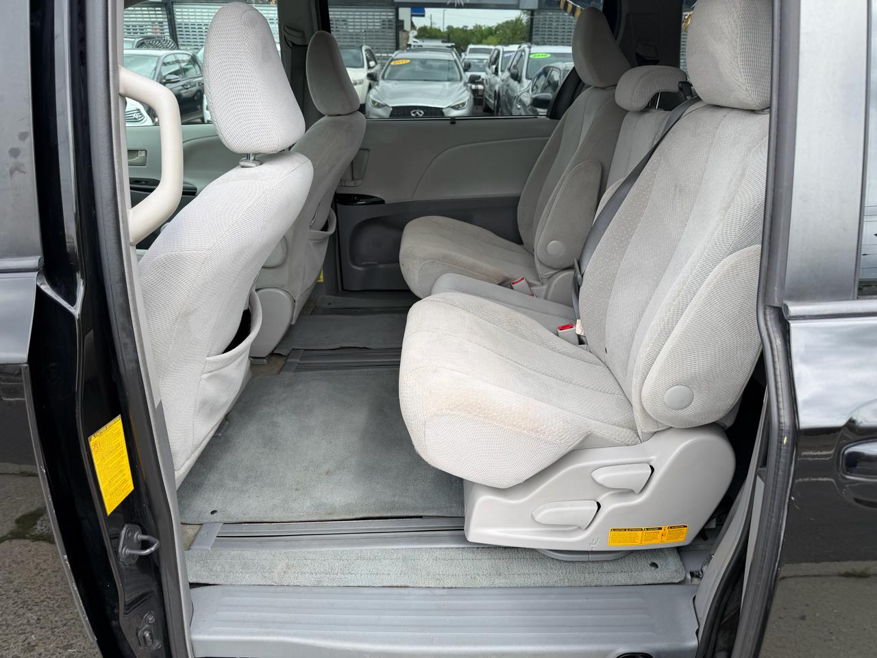 Toyota Sienna LE FWD 8-Passenger V6 2014