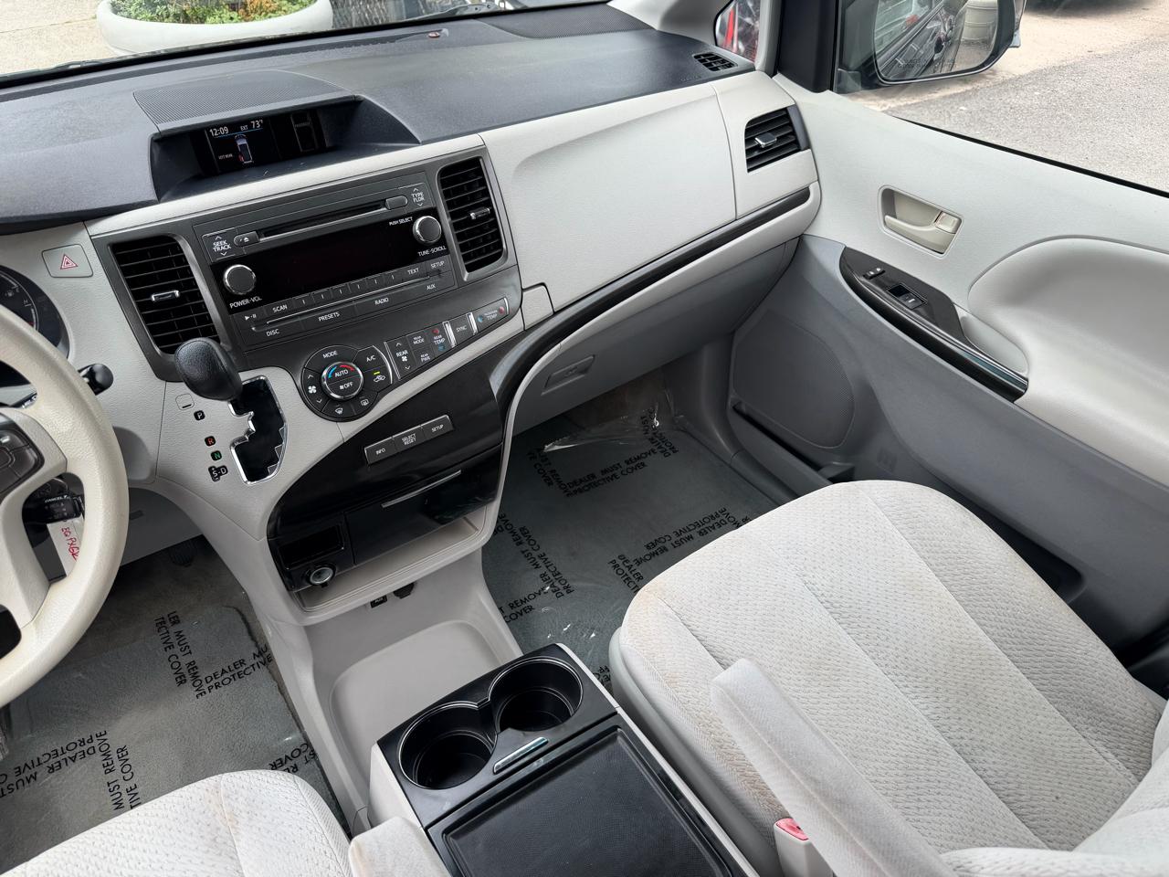 Toyota Sienna LE FWD 8-Passenger V6 2014