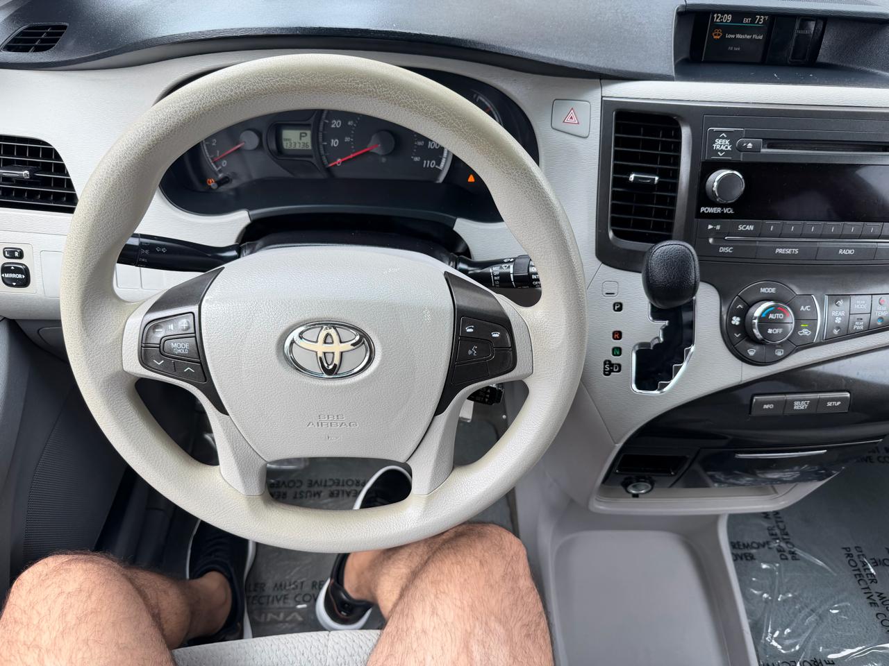 Toyota Sienna LE FWD 8-Passenger V6 2014