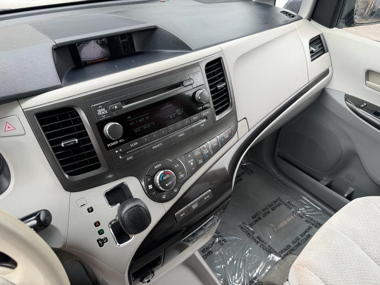 Toyota Sienna LE FWD 8-Passenger V6 2014