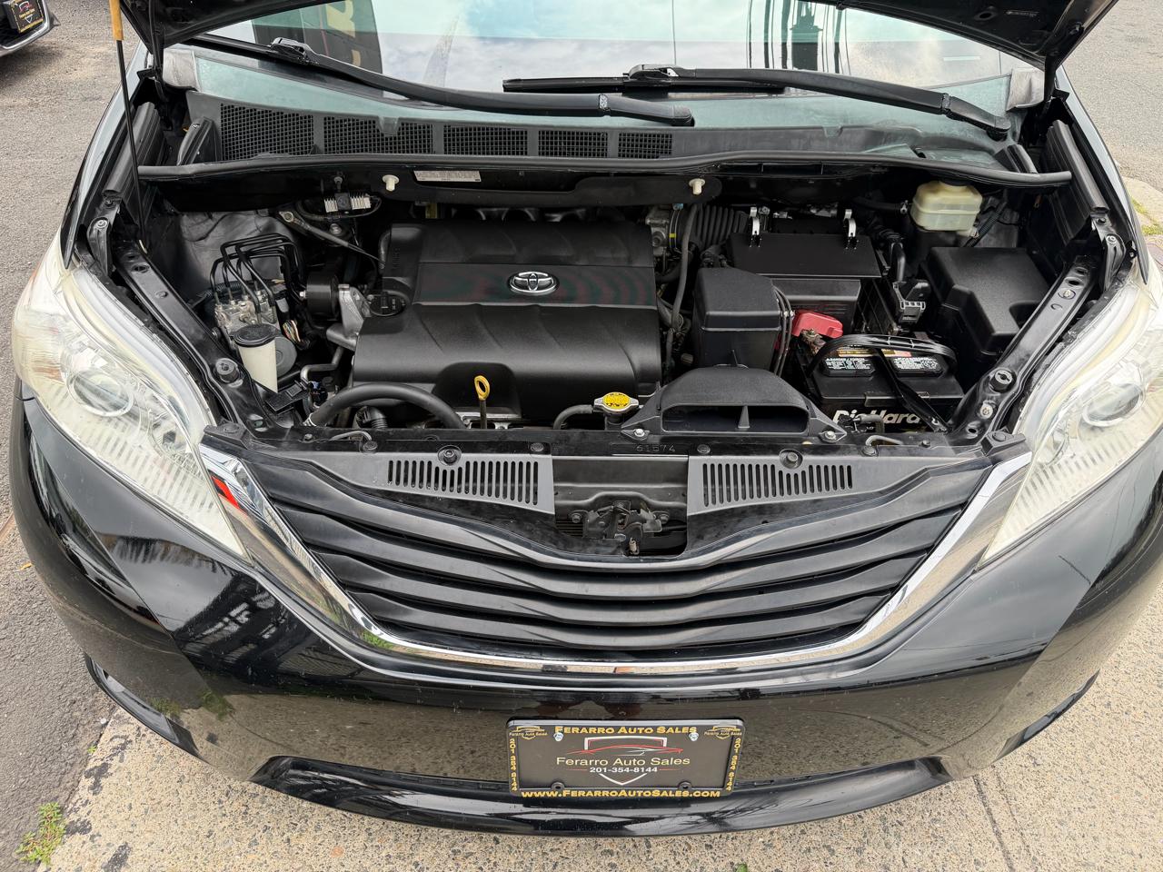 Toyota Sienna LE FWD 8-Passenger V6 2014