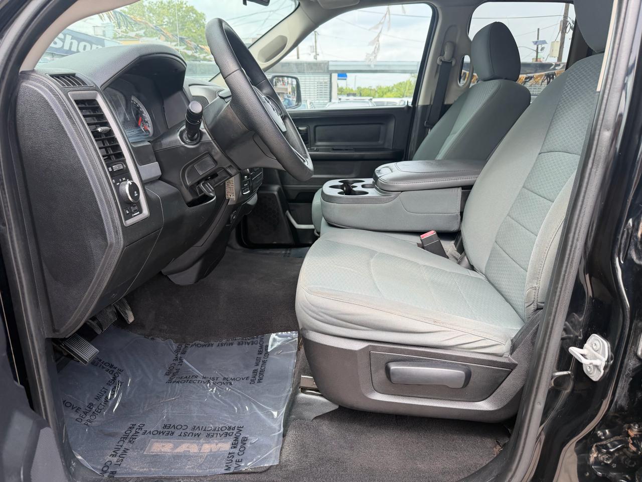 RAM 1500 Tradesman Quad Cab 4WD 2014