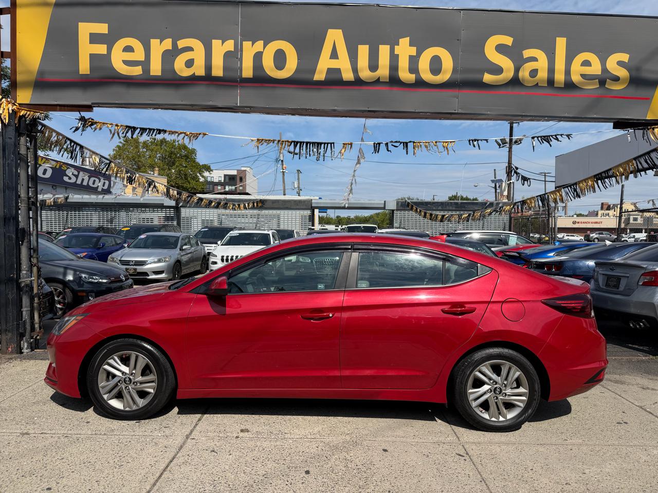 Hyundai Elantra photo 2