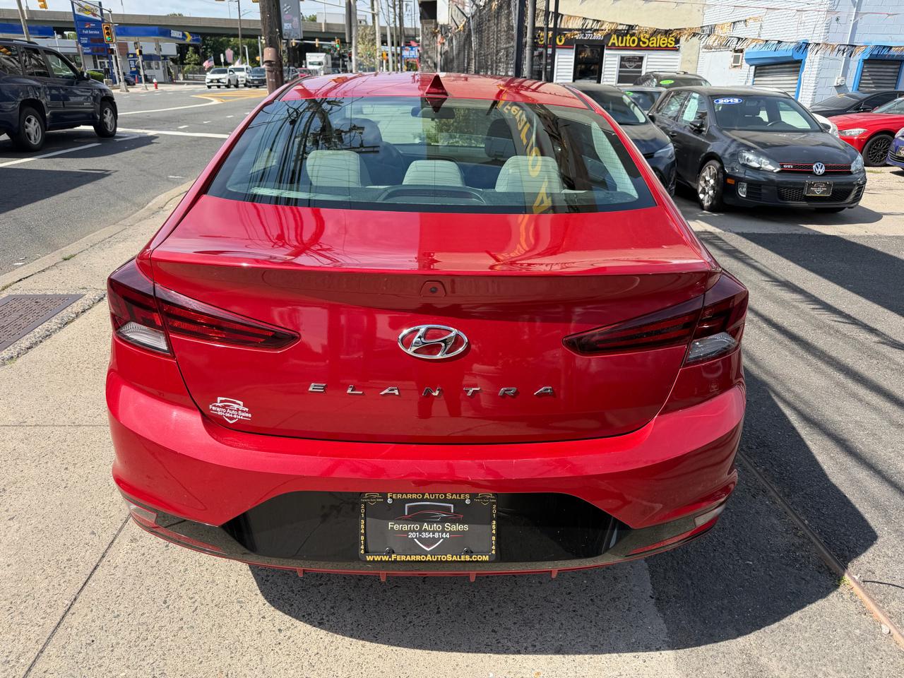 Hyundai Elantra photo 4
