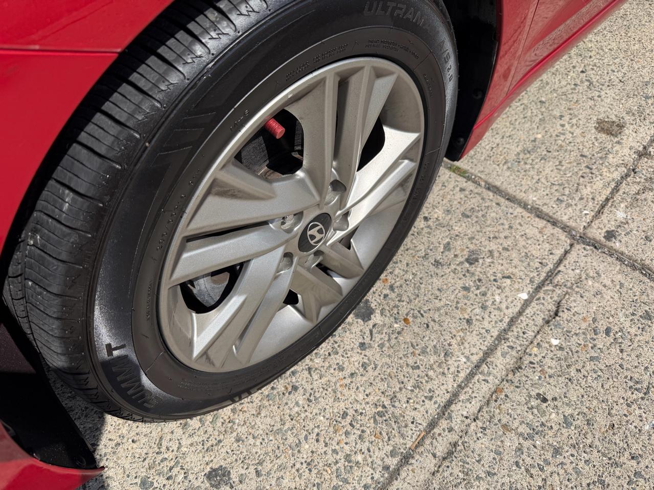 Hyundai Elantra photo 9