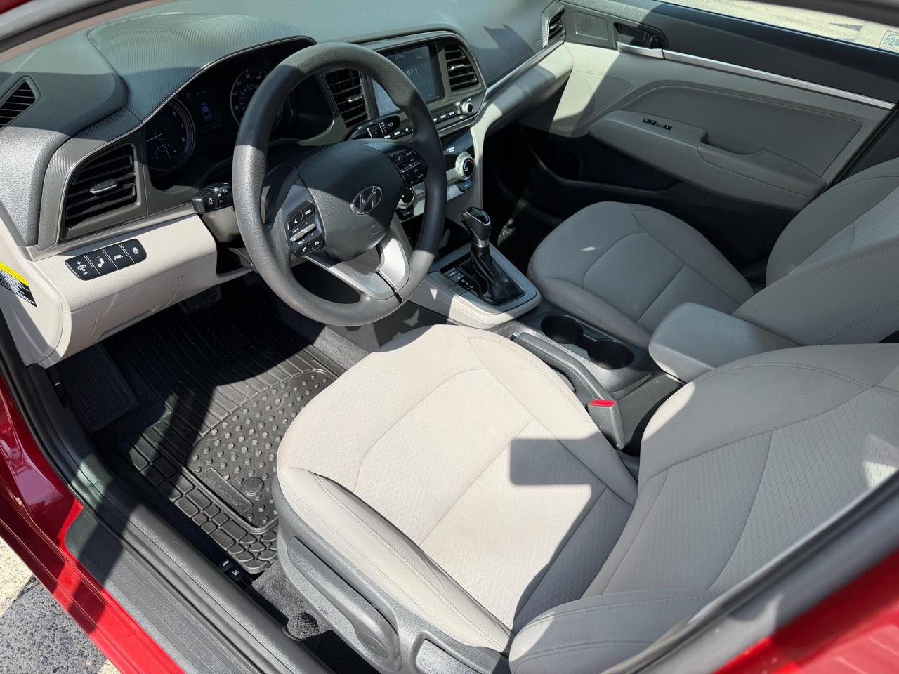 Hyundai Elantra photo 10