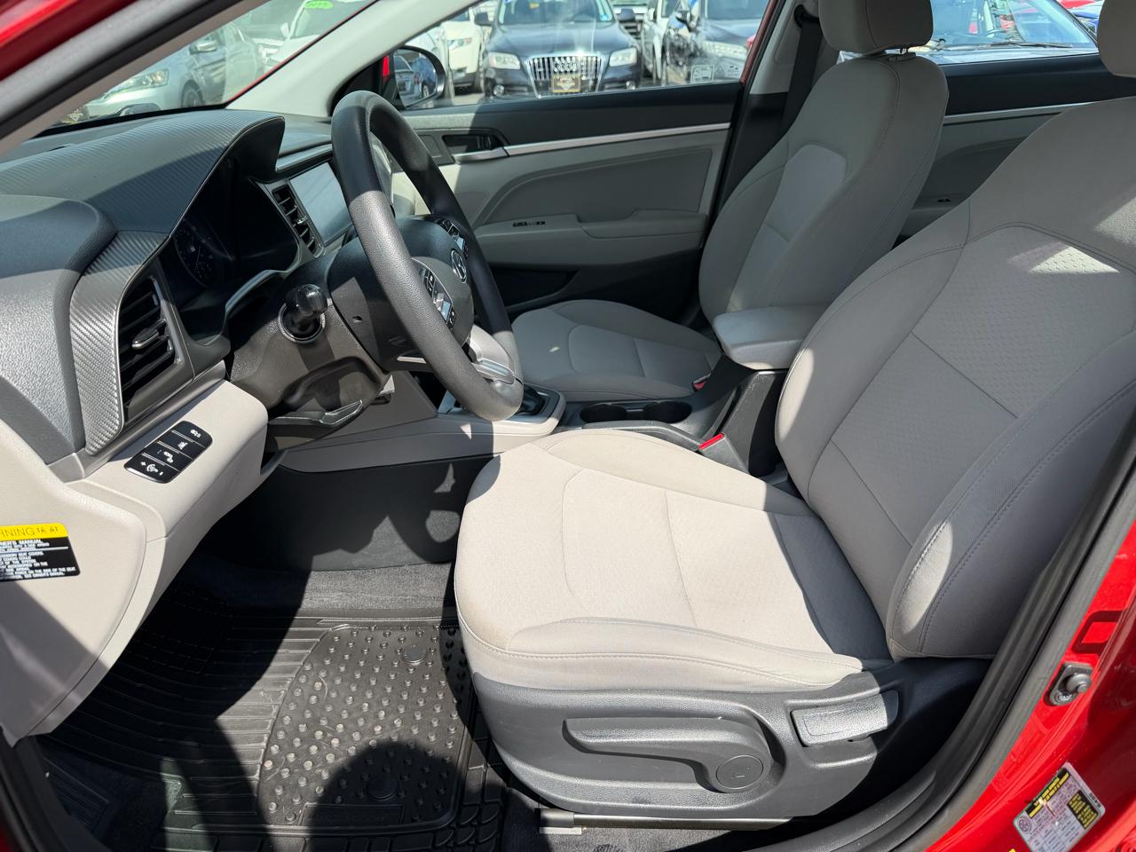 Hyundai Elantra photo 11