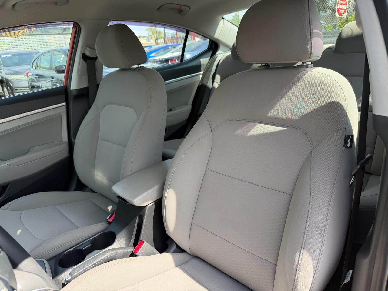 Hyundai Elantra photo 12