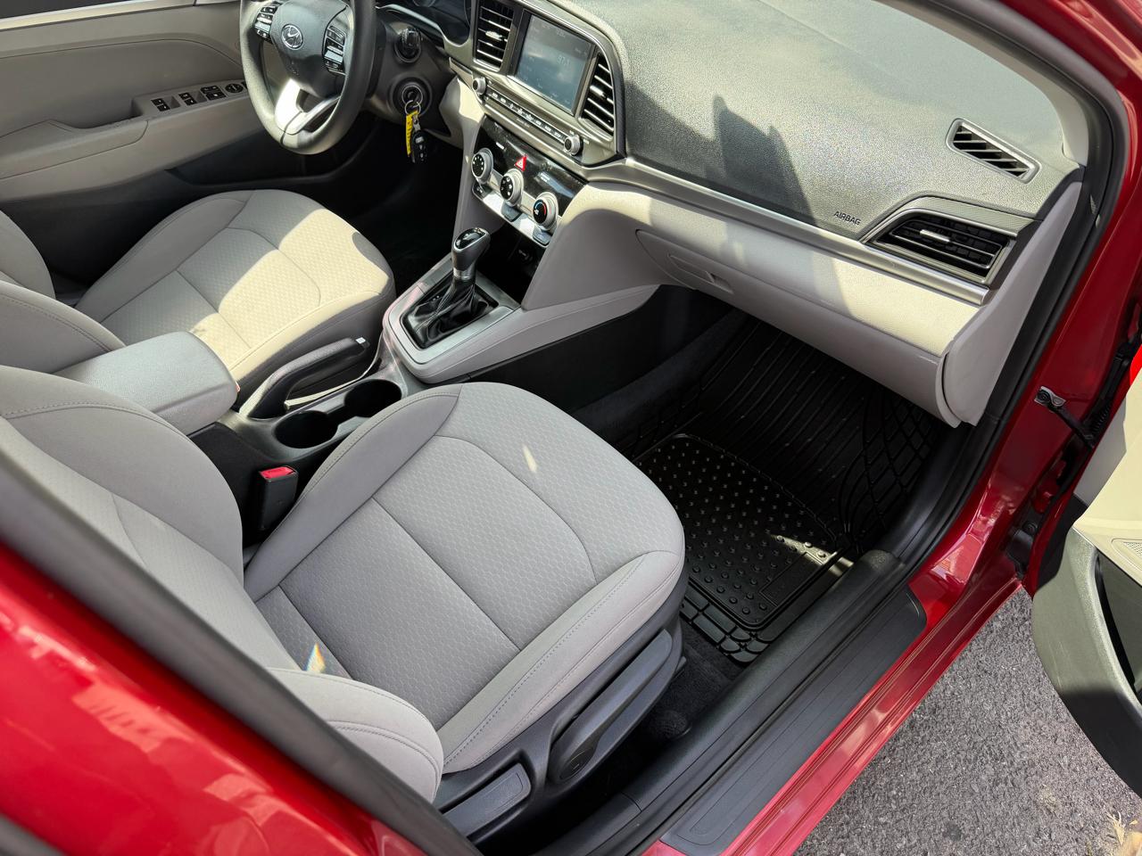 Hyundai Elantra photo 13